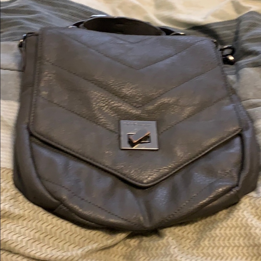 THIS IS A GREY MESSENGER BAG 💼